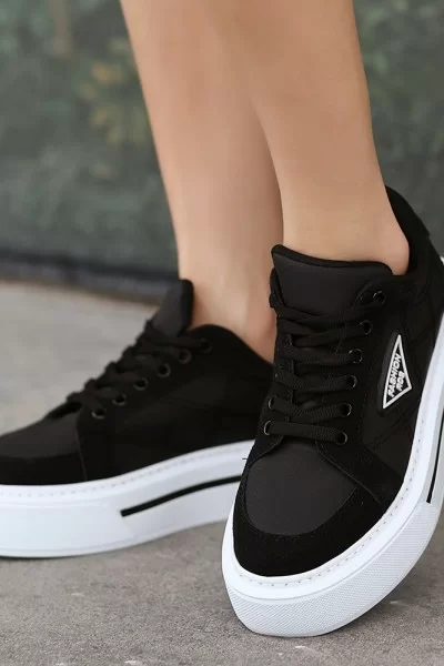 Julya Siyah Cilt Beyaz Tabanlı Bağcıklı Spor Ayakkabı Julya Siyah Cilt Beyaz Tabanlı Bağcıklı Spor Ayakkabı