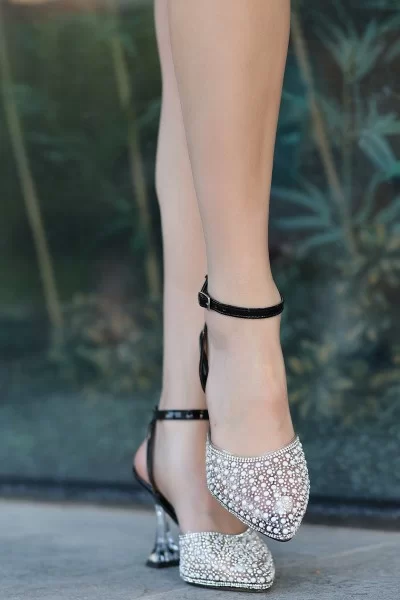 Jayla Siyah Cilt Şeffaf Topuklu Ayakkabı Jayla Siyah Cilt Şeffaf Topuklu Ayakkabı