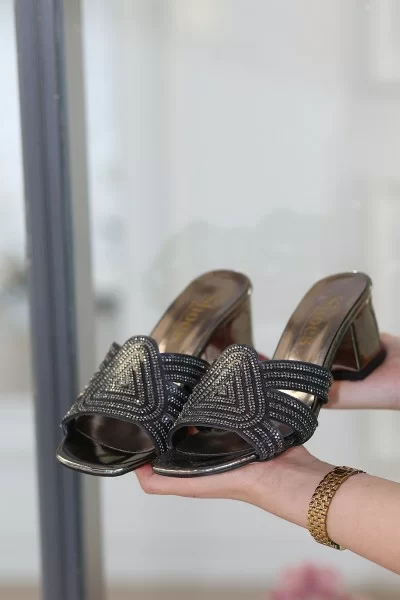 Enda Platin Rugan Topuklu Terlik Enda Platin Rugan Topuklu Terlik