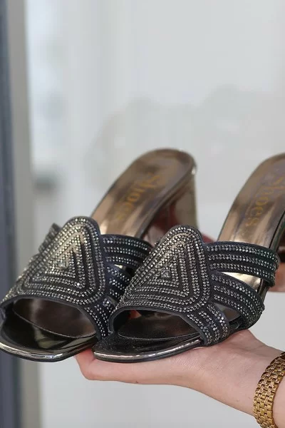 Enda Platin Rugan Topuklu Terlik Enda Platin Rugan Topuklu Terlik