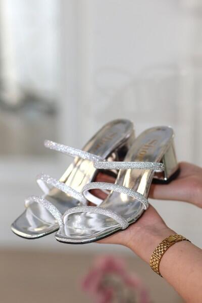 Lesol Gümüş Rugan Topuklu Terlik Lesol Gümüş Rugan Topuklu Terlik