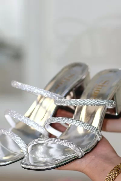 Lesol Gümüş Rugan Topuklu Terlik Lesol Gümüş Rugan Topuklu Terlik