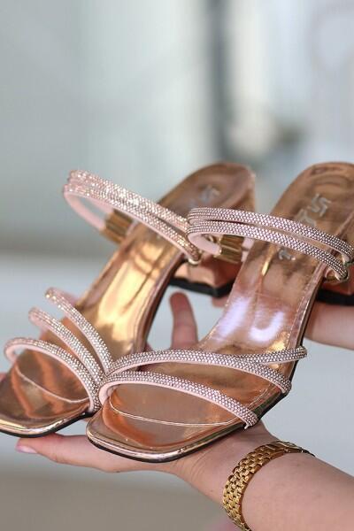 Gron Bakır Rugan Topuklu Sandalet Gron Bakır Rugan Topuklu Sandalet