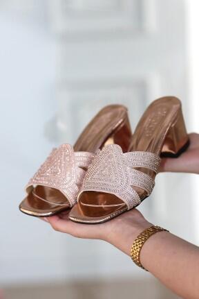 Enda Bakır Rugan Topuklu Terlik Enda Bakır Rugan Topuklu Terlik