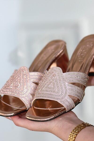 Enda Bakır Rugan Topuklu Terlik Enda Bakır Rugan Topuklu Terlik