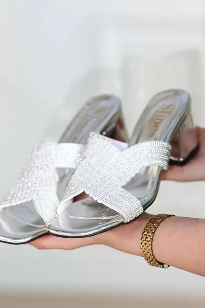 Darla Gümüş Rugan Topuklu Terlik Darla Gümüş Rugan Topuklu Terlik