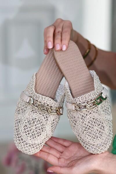 Emery Bej Örgülü Terlik Emery Bej Örgülü Terlik