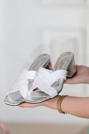 Darla Gümüş Rugan Topuklu Terlik Darla Gümüş Rugan Topuklu Terlik