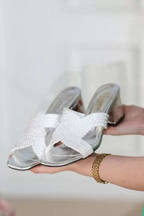 Darla Gümüş Rugan Topuklu Terlik Darla Gümüş Rugan Topuklu Terlik