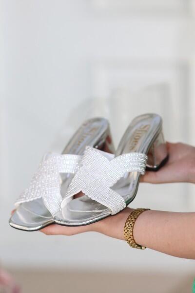 Darla Gümüş Rugan Topuklu Terlik Darla Gümüş Rugan Topuklu Terlik