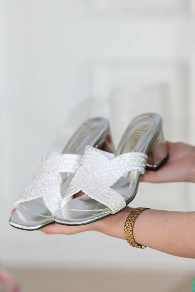 Darla Gümüş Rugan Topuklu Terlik Darla Gümüş Rugan Topuklu Terlik