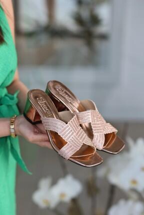 Darla Bakır Rugan Topuklu Terlik Darla Bakır Rugan Topuklu Terlik