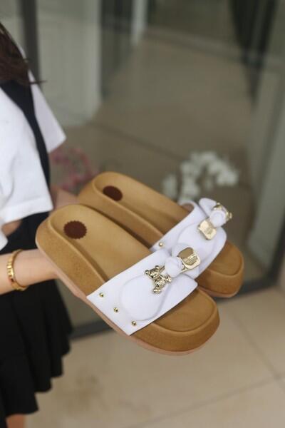 Jude Beyaz Saten Ayıcıklı Terlik Jude Beyaz Saten Ayıcıklı Terlik