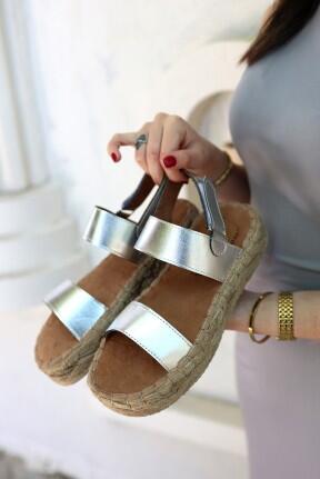 Wery Gümüş Cilt Cırt Cırtlı Sandalet Wery Gümüş Cilt Cırt Cırtlı Sandalet