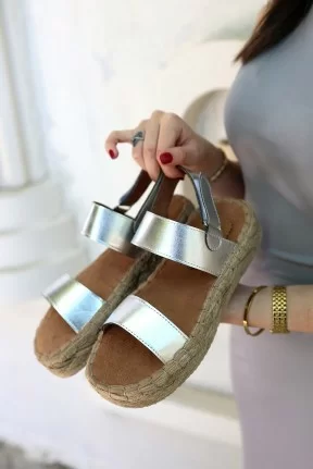 Wery Gümüş Cilt Cırt Cırtlı Sandalet Wery Gümüş Cilt Cırt Cırtlı Sandalet