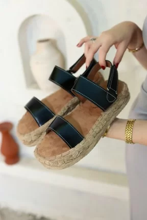 Wery Siyah Cilt Cırt Cırtlı Sandalet Wery Siyah Cilt Cırt Cırtlı Sandalet