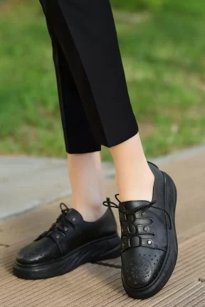 Down Siyah Cilt Bağcıklı Spor Ayakkabı Down Siyah Cilt Bağcıklı Spor Ayakkabı