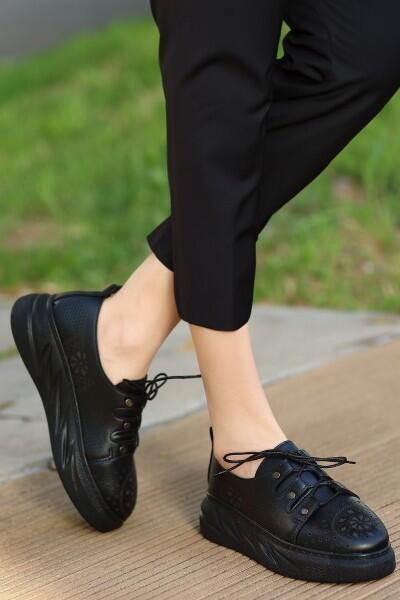 Down Siyah Cilt Bağcıklı Spor Ayakkabı Down Siyah Cilt Bağcıklı Spor Ayakkabı