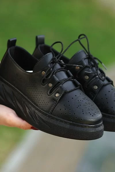 Down Siyah Cilt Bağcıklı Spor Ayakkabı