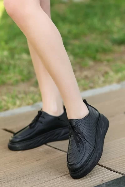 Freya Siyah Cilt Bağcıklı Spor Ayakkabı Freya Siyah Cilt Bağcıklı Spor Ayakkabı