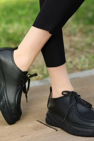 Freya Siyah Cilt Bağcıklı Spor Ayakkabı Freya Siyah Cilt Bağcıklı Spor Ayakkabı