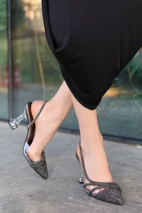Teen Platin Şeffaf Boncuk İşlemeli Topuklu Ayakkabı Teen Platin Şeffaf Boncuk İşlemeli Topuklu Ayakkabı