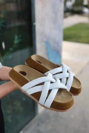 Tenda Beyaz Cilt Terlik