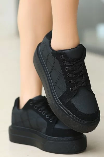 Julya Siyah Cilt Süet Detaylı Bağcıklı Spor Ayakkabı