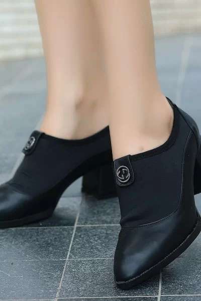 Jeen Siyah Cilt Topuklu Ayakkabı Jeen Siyah Cilt Topuklu Ayakkabı