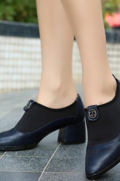 Jeen Lacivert Cilt Topuklu Ayakkabı Jeen Lacivert Cilt Topuklu Ayakkabı