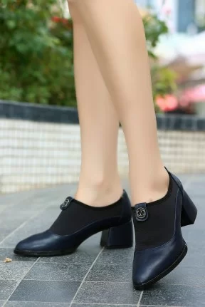 Jeen Lacivert Cilt Topuklu Ayakkabı Jeen Lacivert Cilt Topuklu Ayakkabı