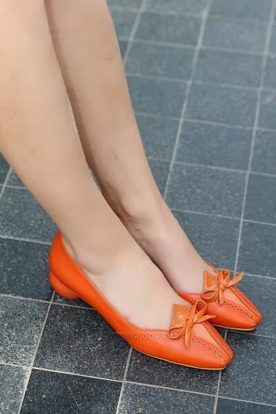 Yuol Turuncu Cilt Topuklu Ayakkabı Yuol Turuncu Cilt Topuklu Ayakkabı