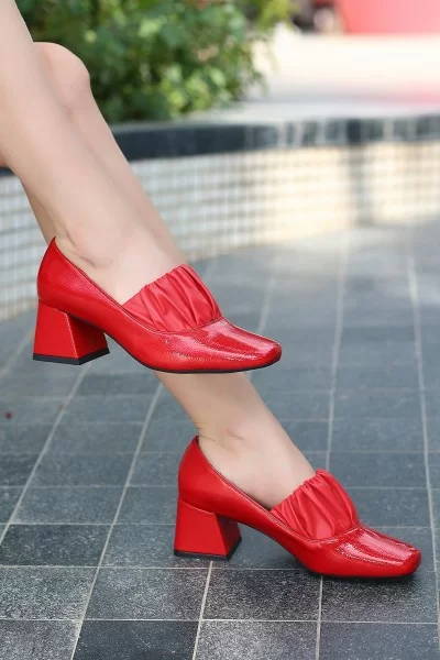 Ketan Kırmızı Rugan Topuklu Ayakkabı Ketan Kırmızı Rugan Topuklu Ayakkabı