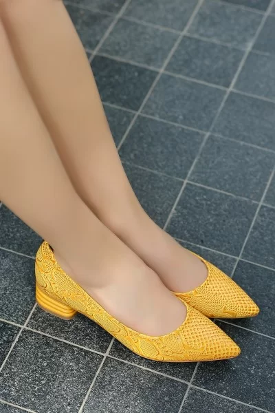 Woent Sarı Rugan Topuklu Ayakkabı Woent Sarı Rugan Topuklu Ayakkabı