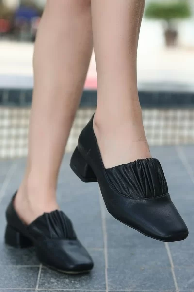 Wetla Siyah Cilt Topuklu Ayakkabı