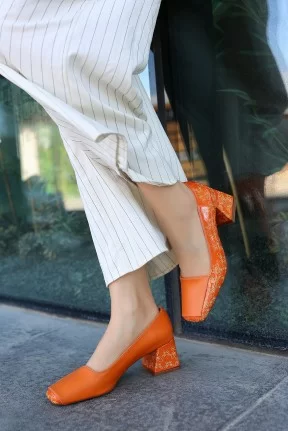 Lidica Turuncu Cilt Topuklu Ayakkabı Lidica Turuncu Cilt Topuklu Ayakkabı