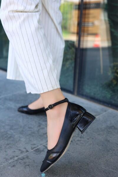 Yanne Siyah Cilt Topuklu Ayakkabı Yanne Siyah Cilt Topuklu Ayakkabı