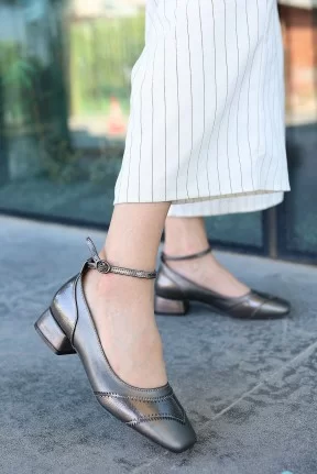 Yanne Platin Cilt Topuklu Ayakkabı Yanne Platin Cilt Topuklu Ayakkabı