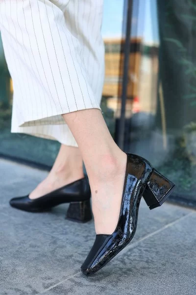 Lidica Siyah Cilt Topuklu Ayakkabı