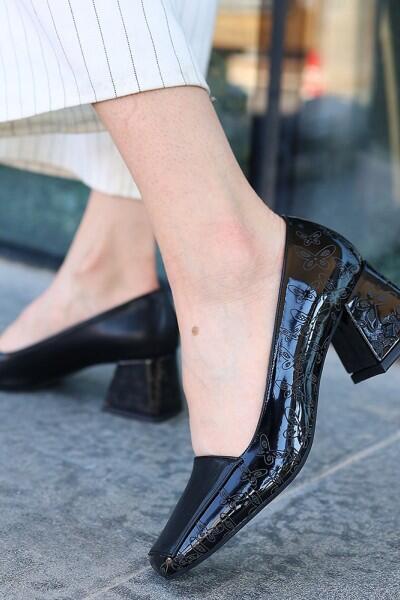 Lidica Siyah Cilt Topuklu Ayakkabı Lidica Siyah Cilt Topuklu Ayakkabı