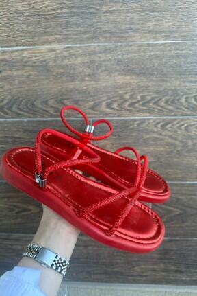 Nadda Kırmızı Cilt Boncuk İşlemeli Sandalet Nadda Kırmızı Cilt Boncuk İşlemeli Sandalet