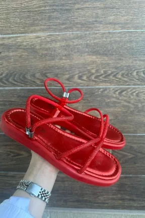 Nadda Kırmızı Cilt Boncuk İşlemeli Sandalet