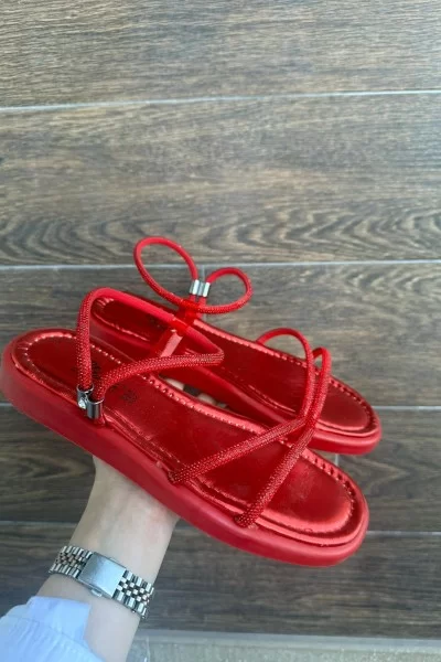 Nadda Kırmızı Cilt Boncuk İşlemeli Sandalet Nadda Kırmızı Cilt Boncuk İşlemeli Sandalet